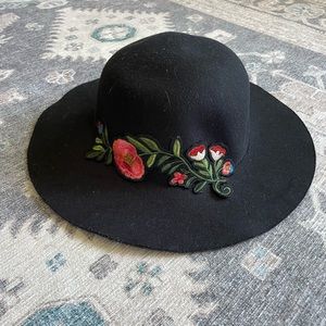 EUC Black Felt Wide Brim Hat w/ floral embroidery